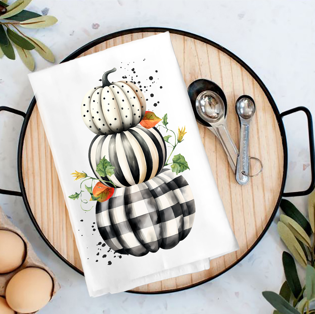 36-56 Fall Black and White Checkered Pumpkins Tea Towel