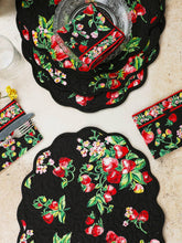 Load image into Gallery viewer, 20-1419Black Strawberry Quilted Placemat
